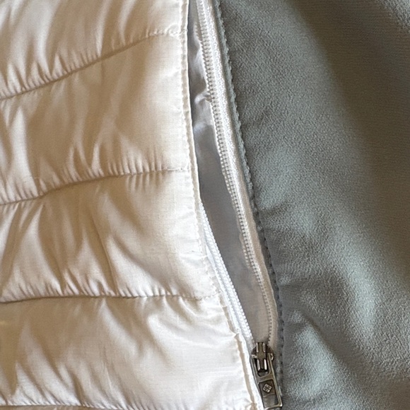 Columbia White and Gray Women's Puffer Jacket (Water Repellent)  SZ: 2X - Picture 7 of 15
